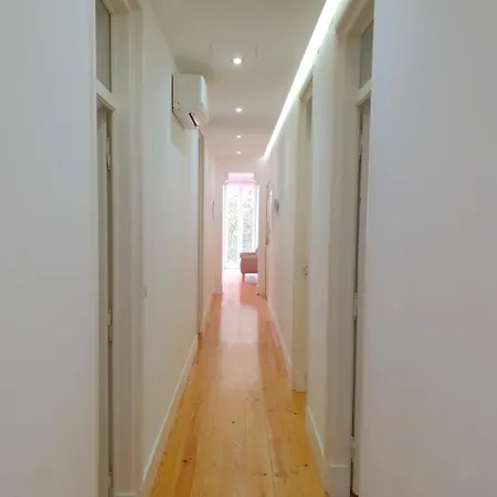 Spacious With Terrace In Marques De Pombal * Lisboa
