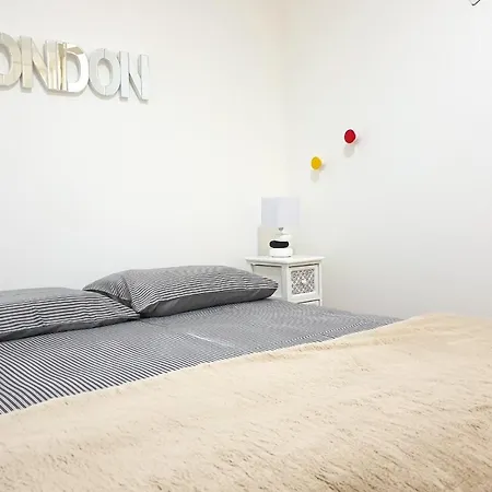 Spacious With Terrace In Marques De Pombal Lejlighed *