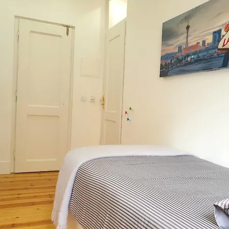 Spacious With Terrace In Marques De Pombal Lissabon