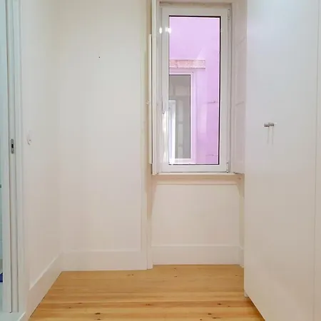 Apartment Spacious With Terrace In Marques De Pombal *